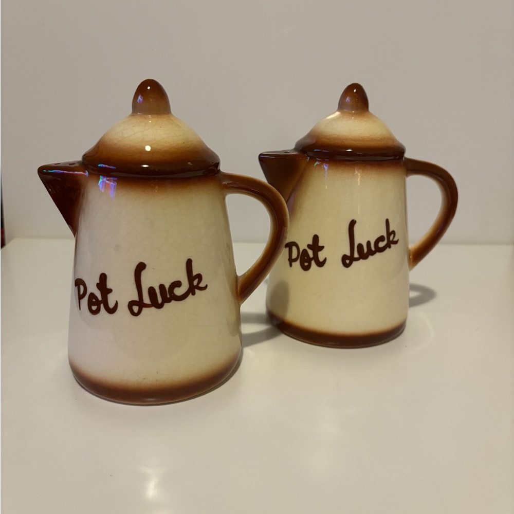 Pot Luck Kettle Shaped Salt And Pepper Shakers Vintage
Cottagecore